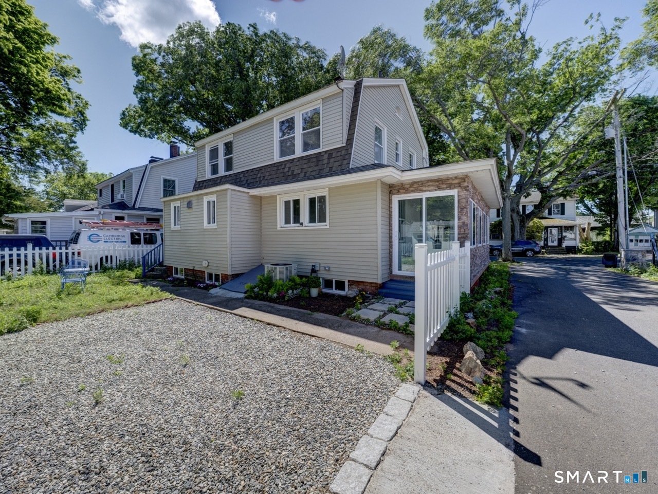 16 Shoreham Road New Haven, CT 06512 - Photo 4 of 40