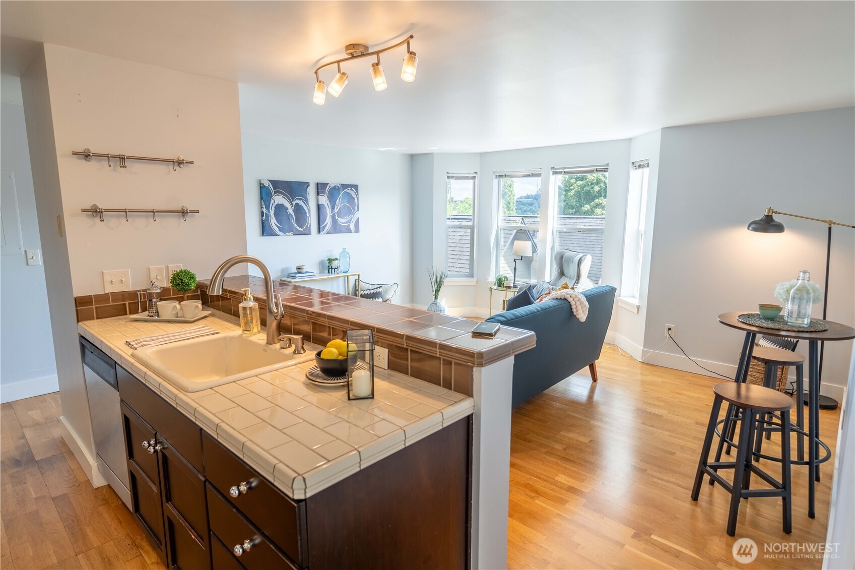 209 North 39th Street, Unit 304 Seattle, WA 98103 - Photo 9 of 24
