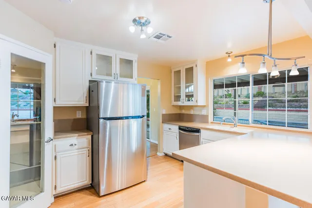 $899,000 | 23132 Posada Drive, Santa Clarita, CA 91354