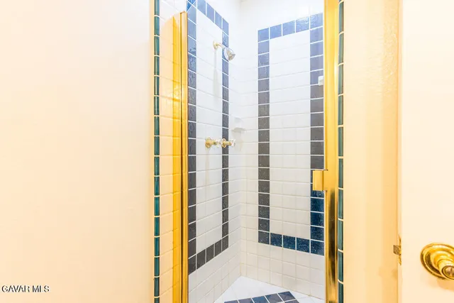 $899,000 | 23132 Posada Drive, Santa Clarita, CA 91354