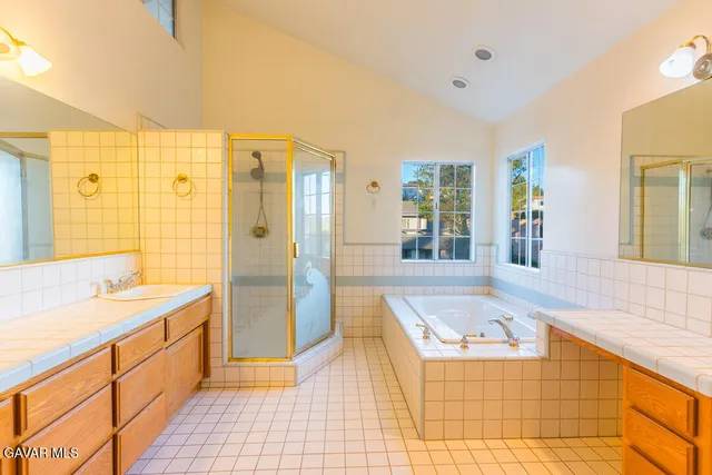 $899,000 | 23132 Posada Drive, Santa Clarita, CA 91354