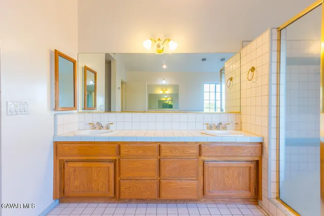 $899,000 | 23132 Posada Drive, Santa Clarita, CA 91354