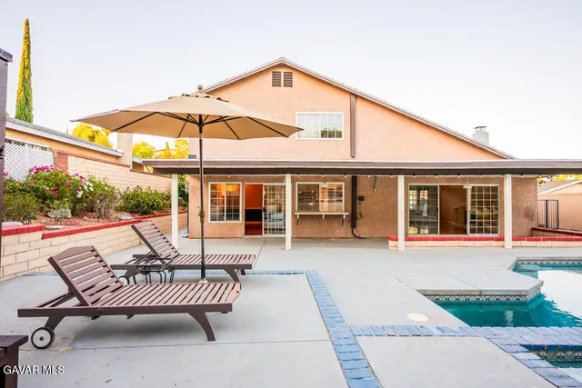 $899,000 | 23132 Posada Drive, Santa Clarita, CA 91354