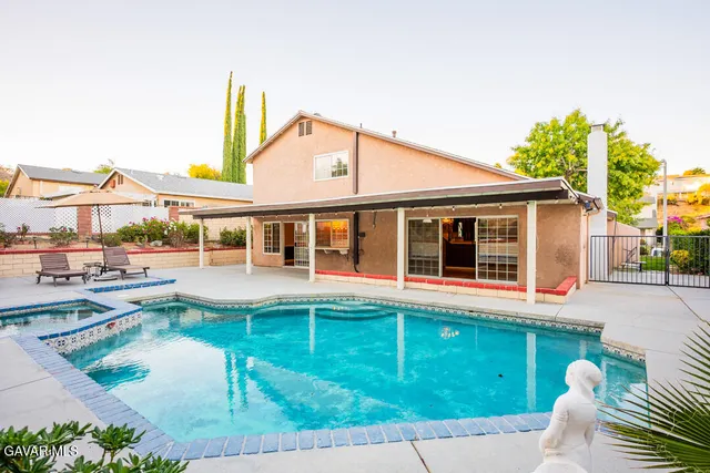 $899,000 | 23132 Posada Drive, Santa Clarita, CA 91354