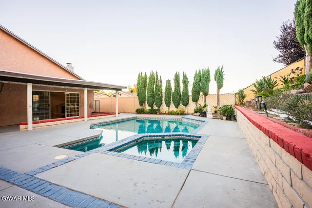 $899,000 | 23132 Posada Drive, Santa Clarita, CA 91354