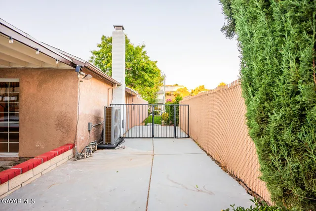 $899,000 | 23132 Posada Drive, Santa Clarita, CA 91354