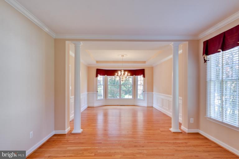 413 Court House Road Southwest Vienna, VA 22180 - Photo 14 of 30 Living Room