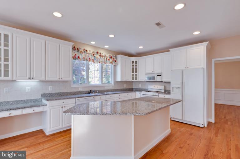 413 Court House Road Southwest Vienna, VA 22180 - Photo 15 of 30 Kitchen