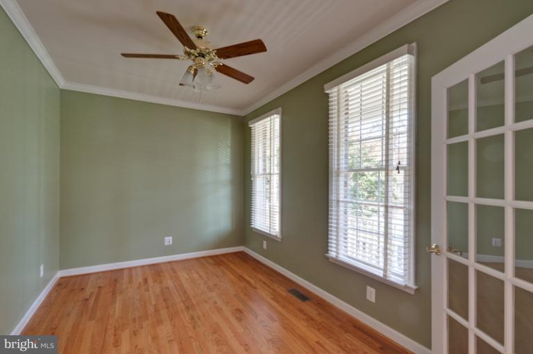 413 Court House Road Southwest Vienna, VA 22180 - Photo 6 of 30 Interior (General)