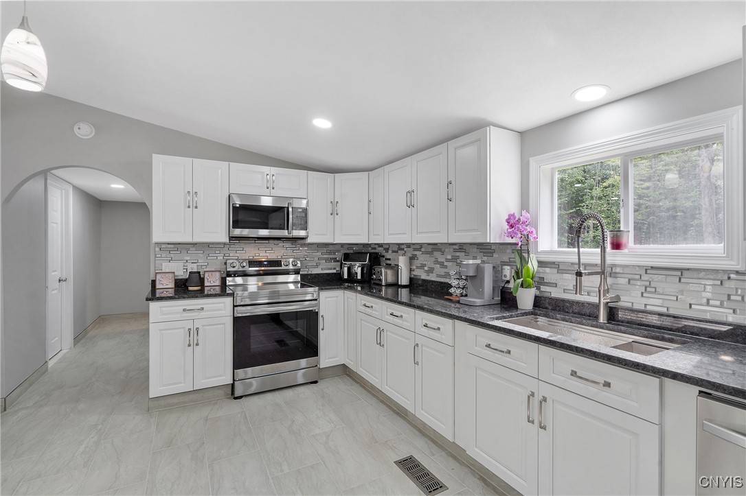 193 Mud Lake Road New Haven, NY 13114 - Photo 13 of 27