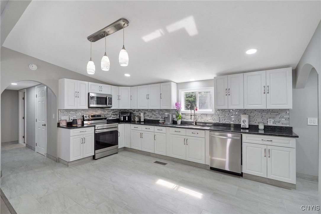 193 Mud Lake Road New Haven, NY 13114 - Photo 7 of 27