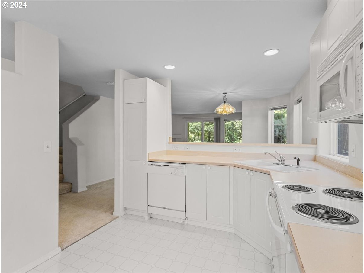 14329 Southwest Barrows Road, Unit 11 2 Beaverton, OR 97007 - Photo 5 of 30 Kitchen