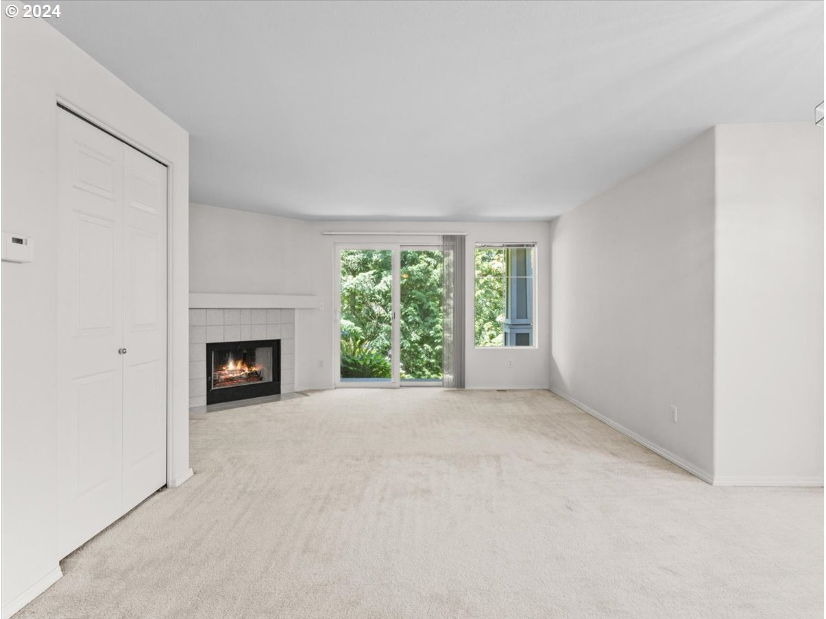 14329 Southwest Barrows Road, Unit 11 2 Beaverton, OR 97007 - Photo 10 of 30 Living Room