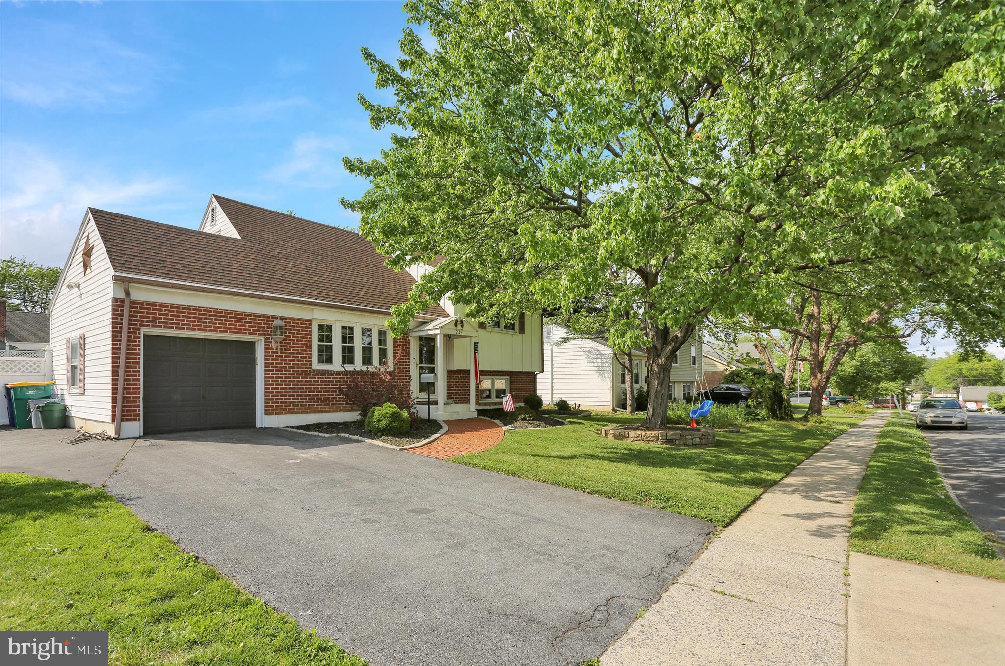 224 Bard Avenue Reading, PA 19608 - Photo 3 of 33 E26A8763