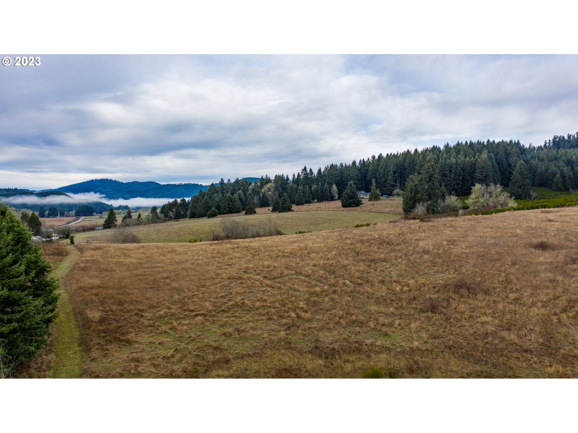24333 Vaughn Road Veneta, OR 97487 - Photo 27 of 27 a open area with lake view