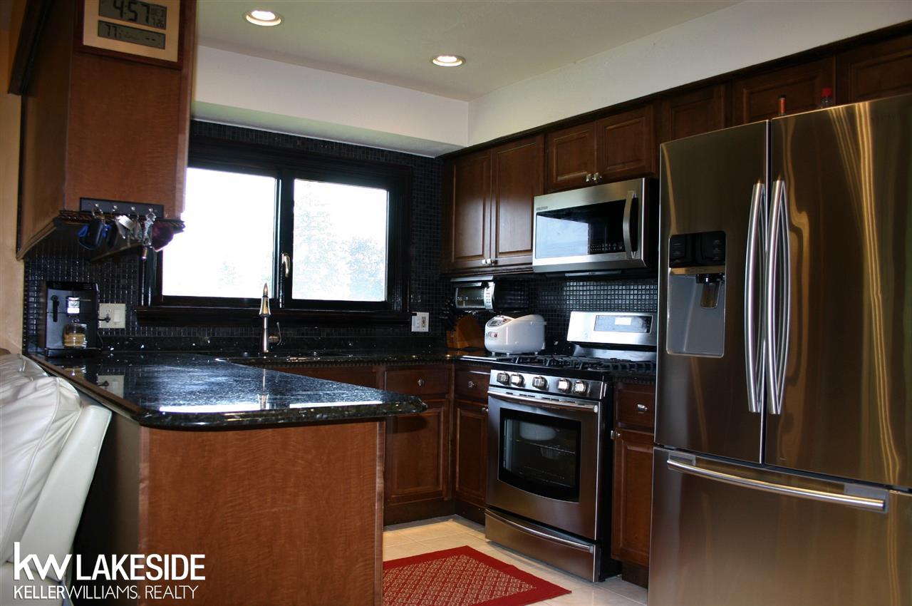 35712 Shell Drive Sterling Heights, MI 48310 - Photo 9 of 47 31326666-8.JPG