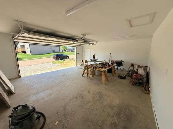 $400,000 | 3406 Covington Drive, Davenport, IA 52806