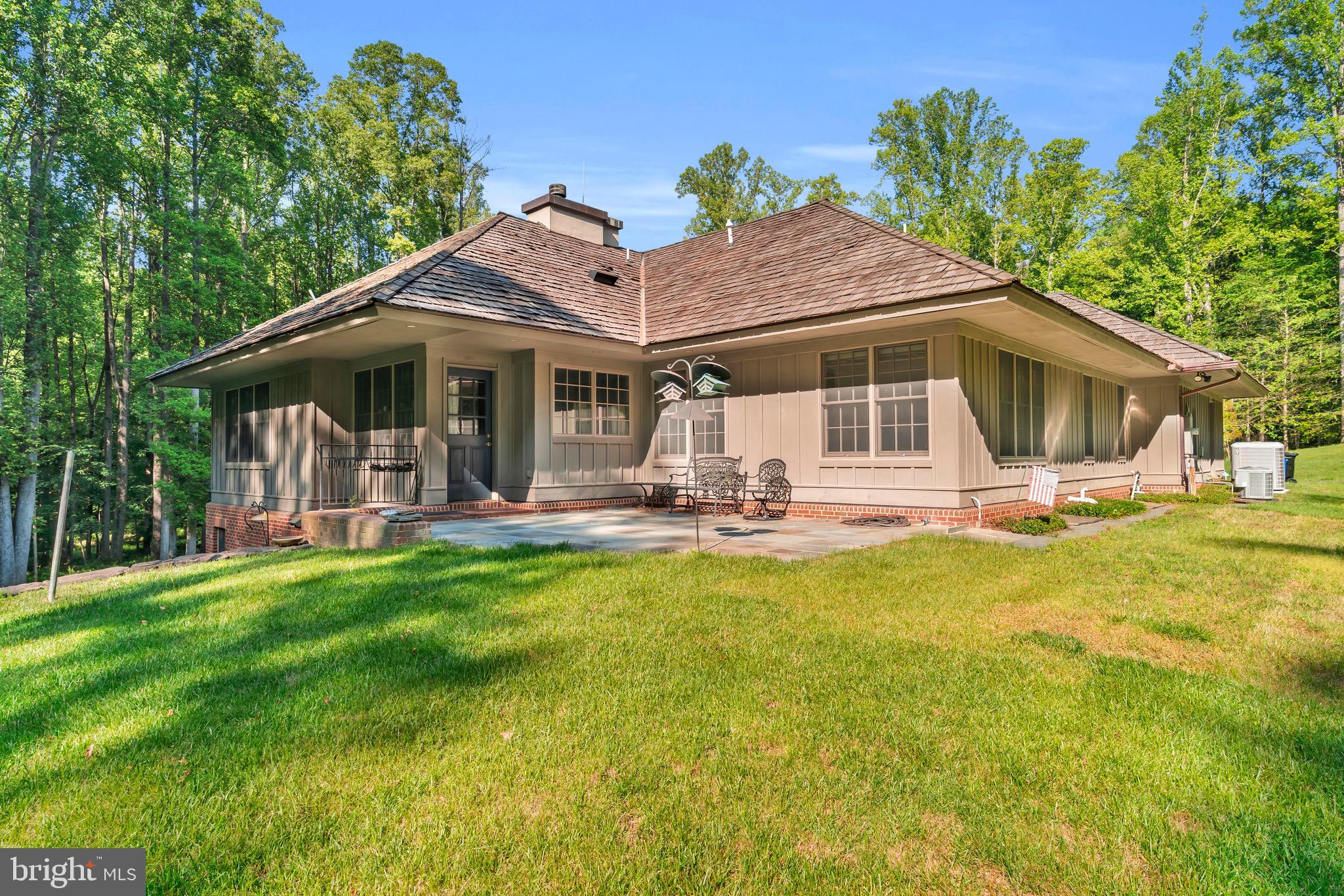 11036 Popes Head Road Fairfax, VA 22030 - Photo 4 of 49