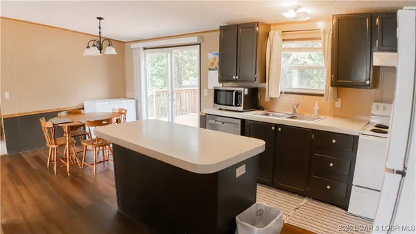 $482,000 | 34801 Drennon Chapel Drive, Edwards, MO 65326