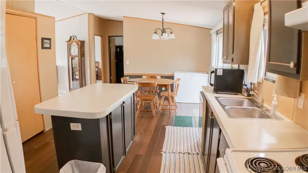 $482,000 | 34801 Drennon Chapel Drive, Edwards, MO 65326