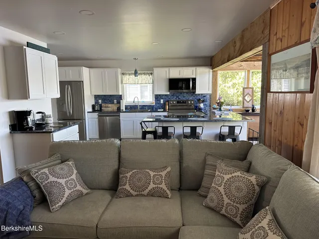 $3,000 | 210 Shore Road, Richmond, MA 01201