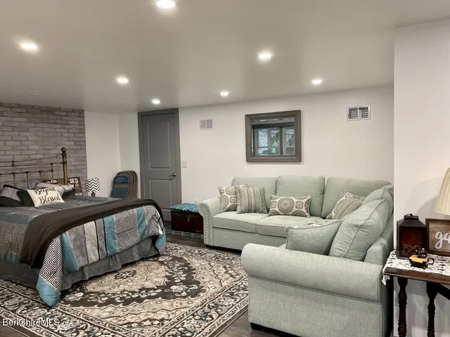 $3,000 | 210 Shore Road, Richmond, MA 01201