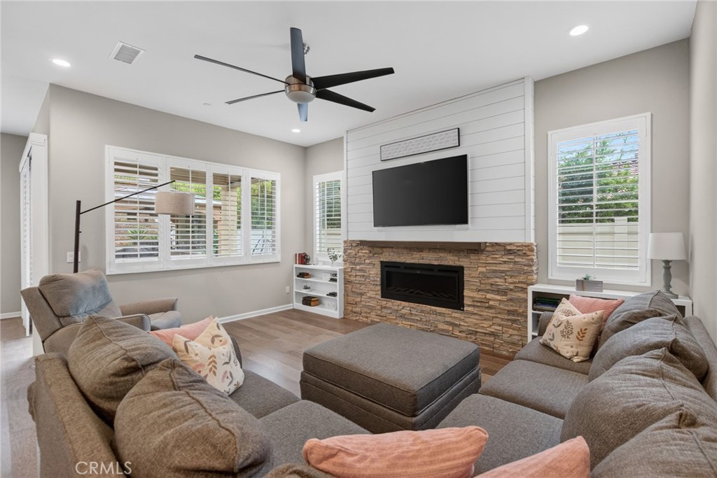 11137 Briar Rose Court Corona, CA 92883 - Photo 9 of 45 tons of natural light