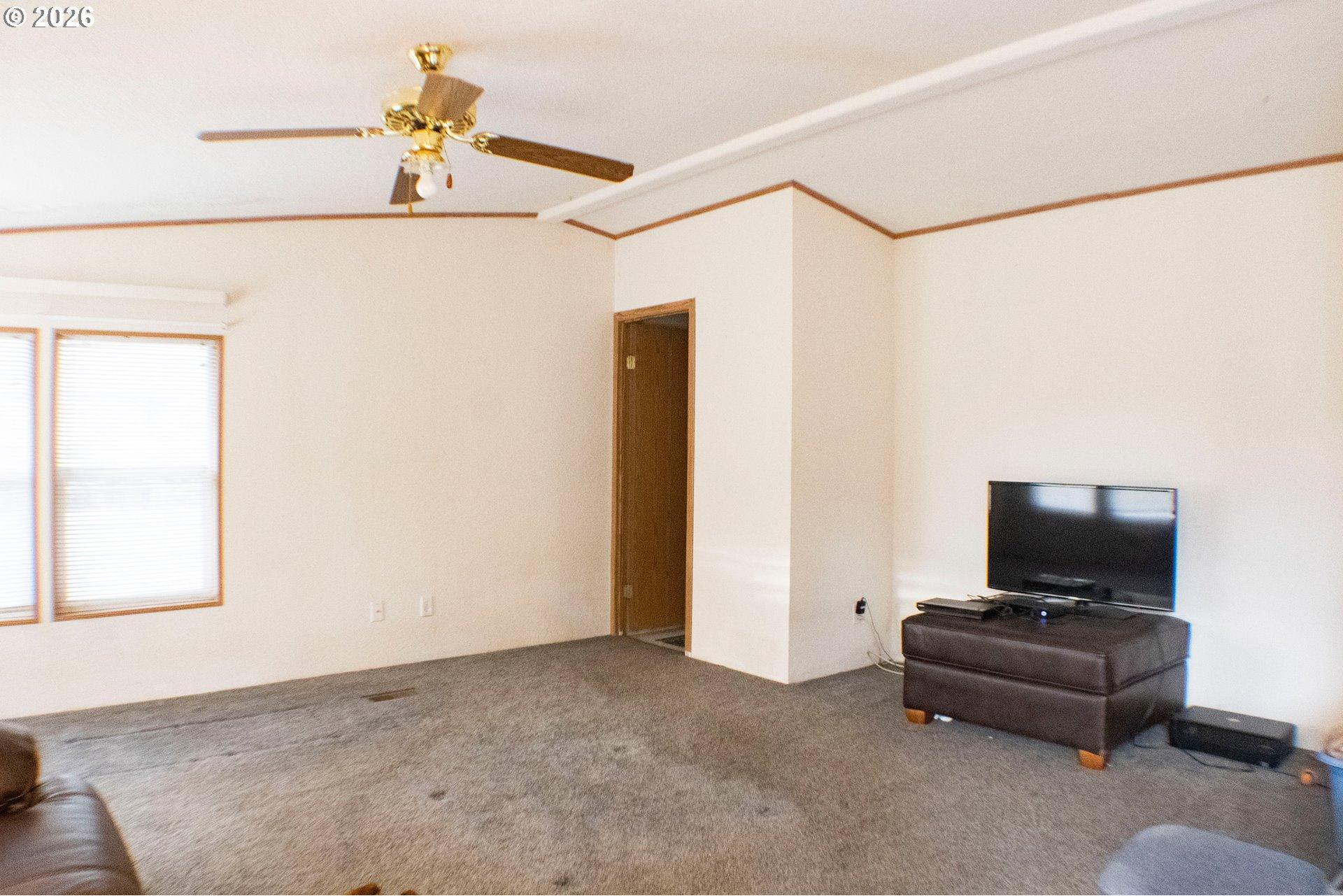 5125 Southeast Jenne Road Portland, OR 97236 - Photo 6 of 16 Family Room