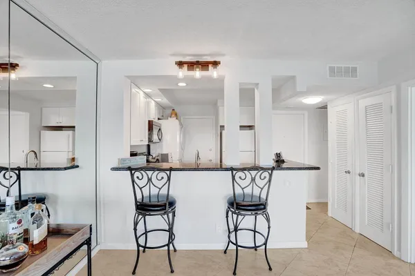 $2,600 | 6000 North Ocean Boulevard, Unit 11E, Lauderdale-by-the-Sea, FL 33308