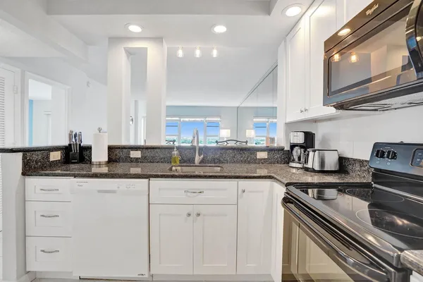 $2,600 | 6000 North Ocean Boulevard, Unit 11E, Lauderdale-by-the-Sea, FL 33308