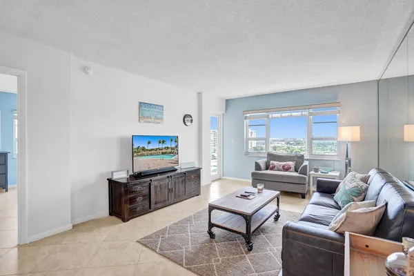 $2,600 | 6000 North Ocean Boulevard, Unit 11E, Lauderdale-by-the-Sea, FL 33308