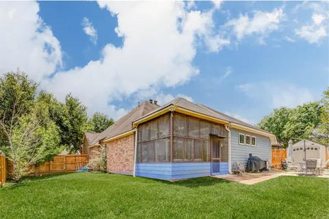 a view of front of house with a yard