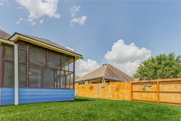 $250,000 | 940 Oak Lynn Drive, Conroe, TX 77378