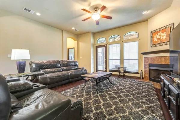 $250,000 | 940 Oak Lynn Drive, Conroe, TX 77378