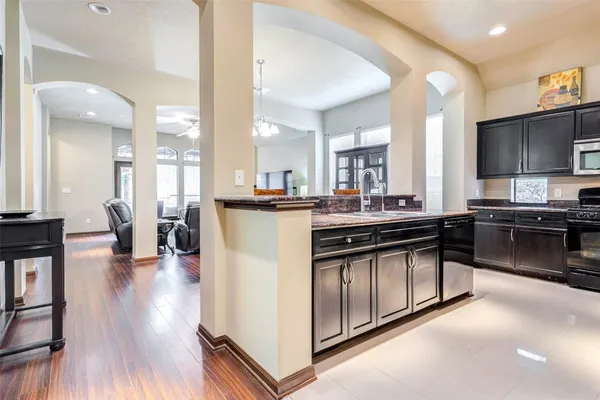 $250,000 | 940 Oak Lynn Drive, Conroe, TX 77378