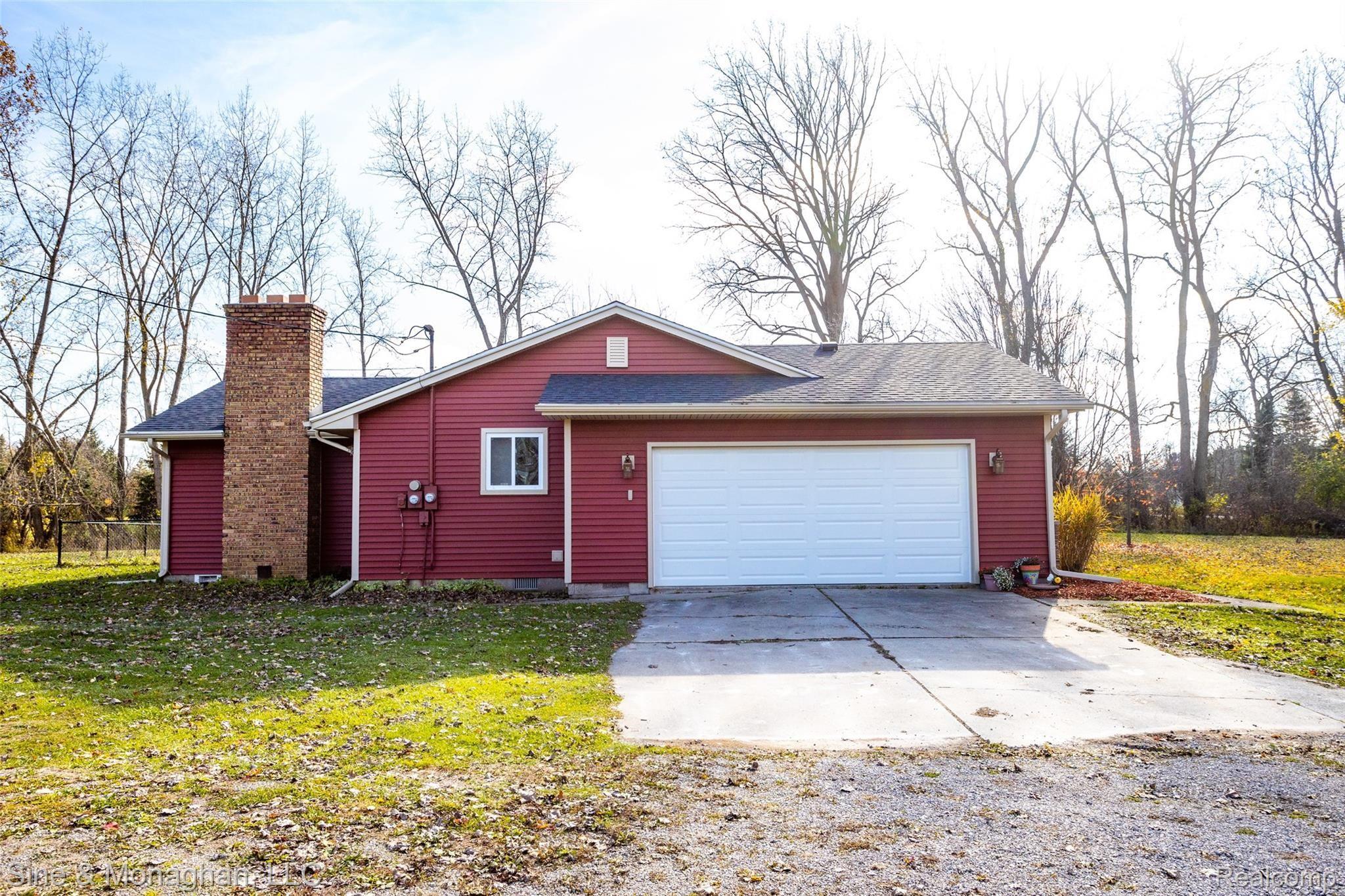 1745 South Allen Road St. Clair, MI 48079 - Photo 7 of 42 1745 S Allen L035.jpg