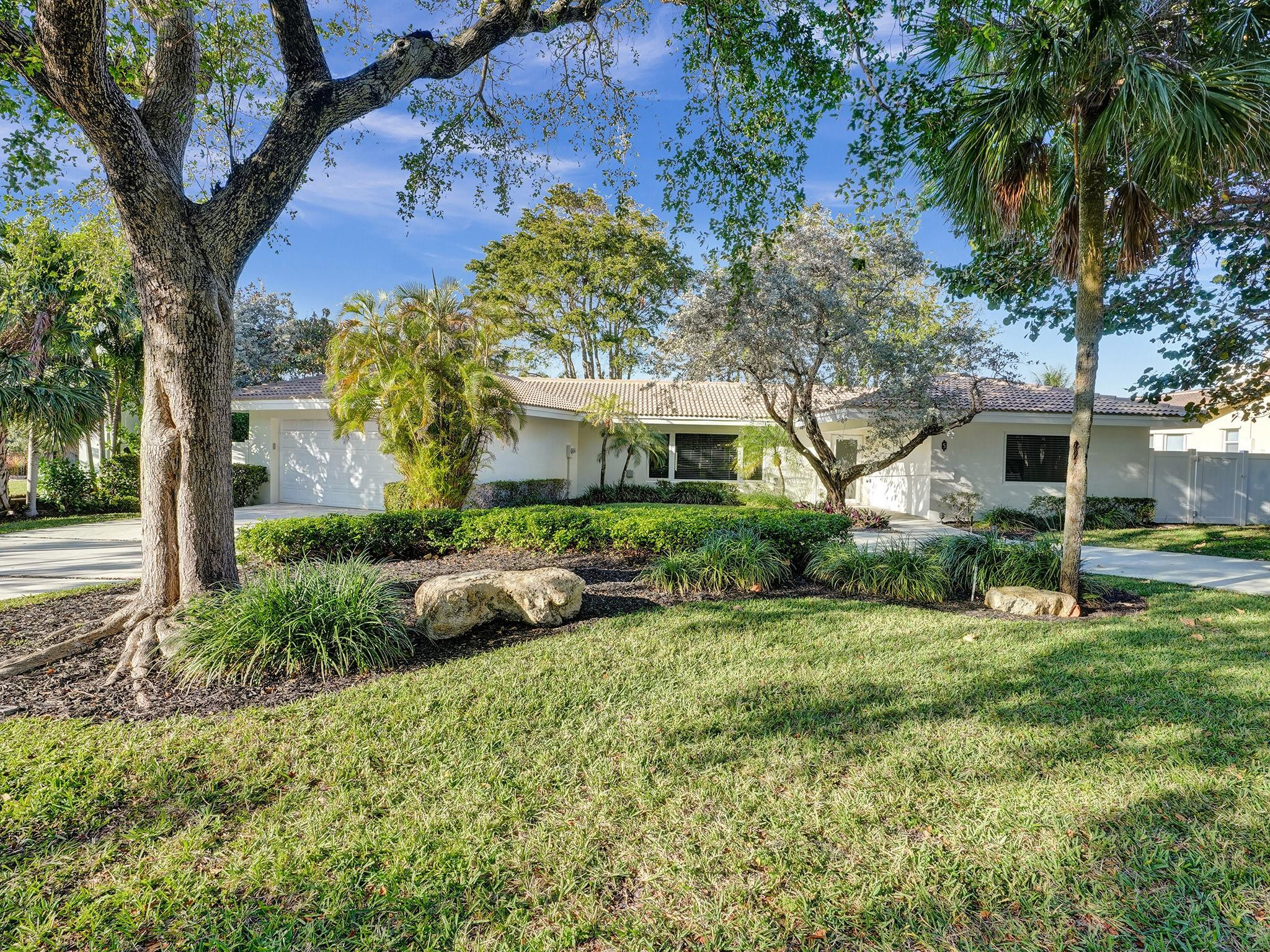 5 Gatehouse Road Sea Ranch Lakes, FL 33308 - Photo 1 of 33 Photo 1