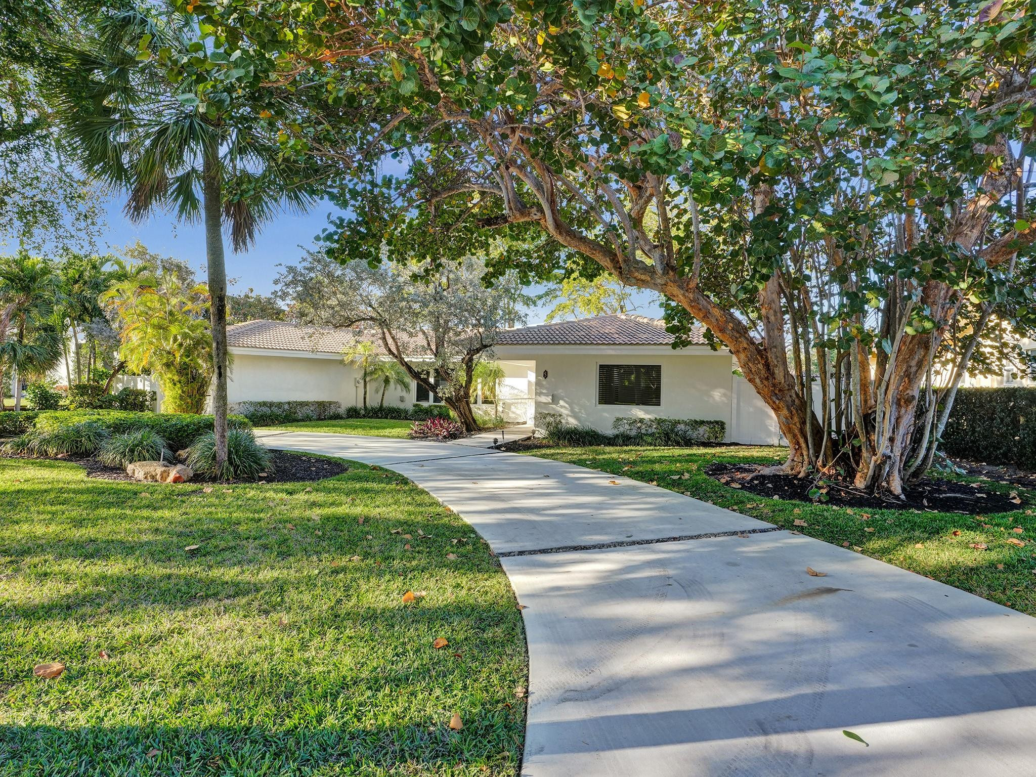 5 Gatehouse Road Sea Ranch Lakes, FL 33308 - Photo 2 of 33 Photo 2