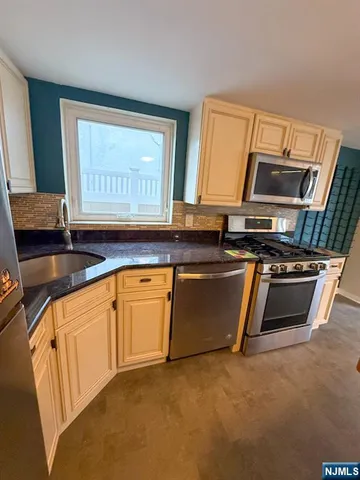 a view of a livingroom with furniture and windows