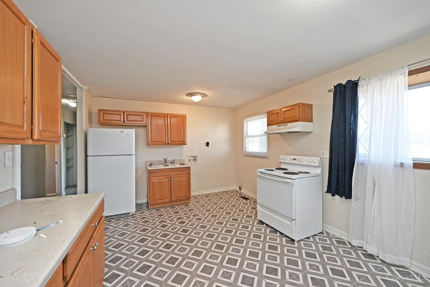 9528 Pippin Road Cincinnati, OH 45231 - Photo 8 of 25 Gallery Image 8