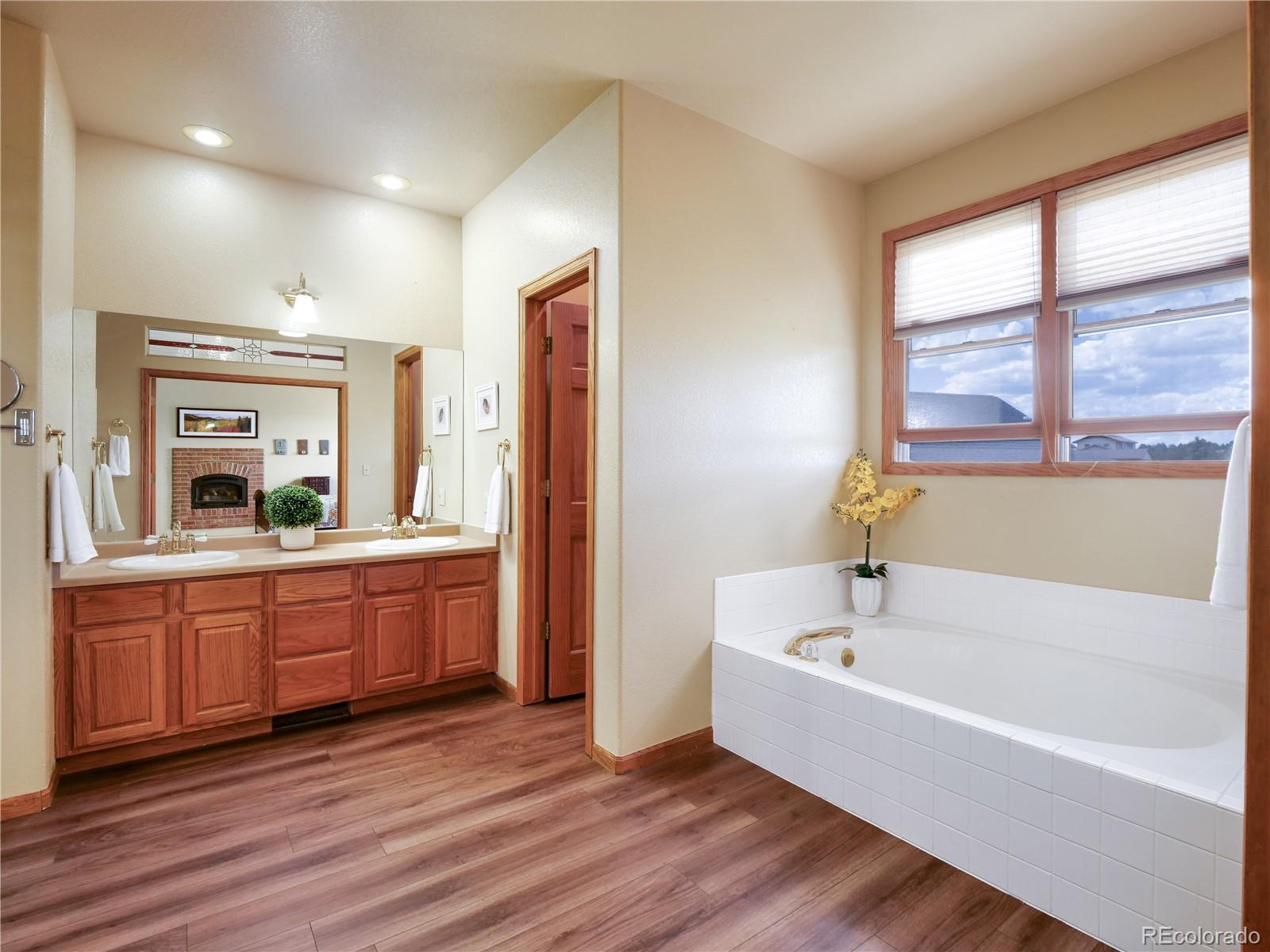 1493 Deerpath Road Franktown, CO 80116 - Photo 20 of 40 Gallery Image 20