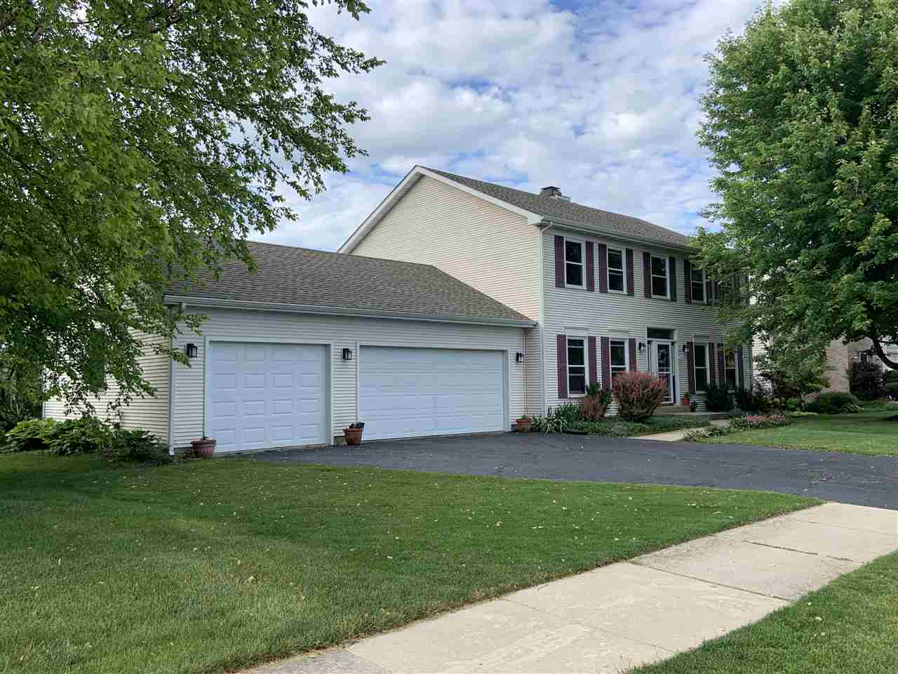 6912 Sentinel Road Rockford, IL 61107 - Photo 1 of 27 a front view of house with yard and green space