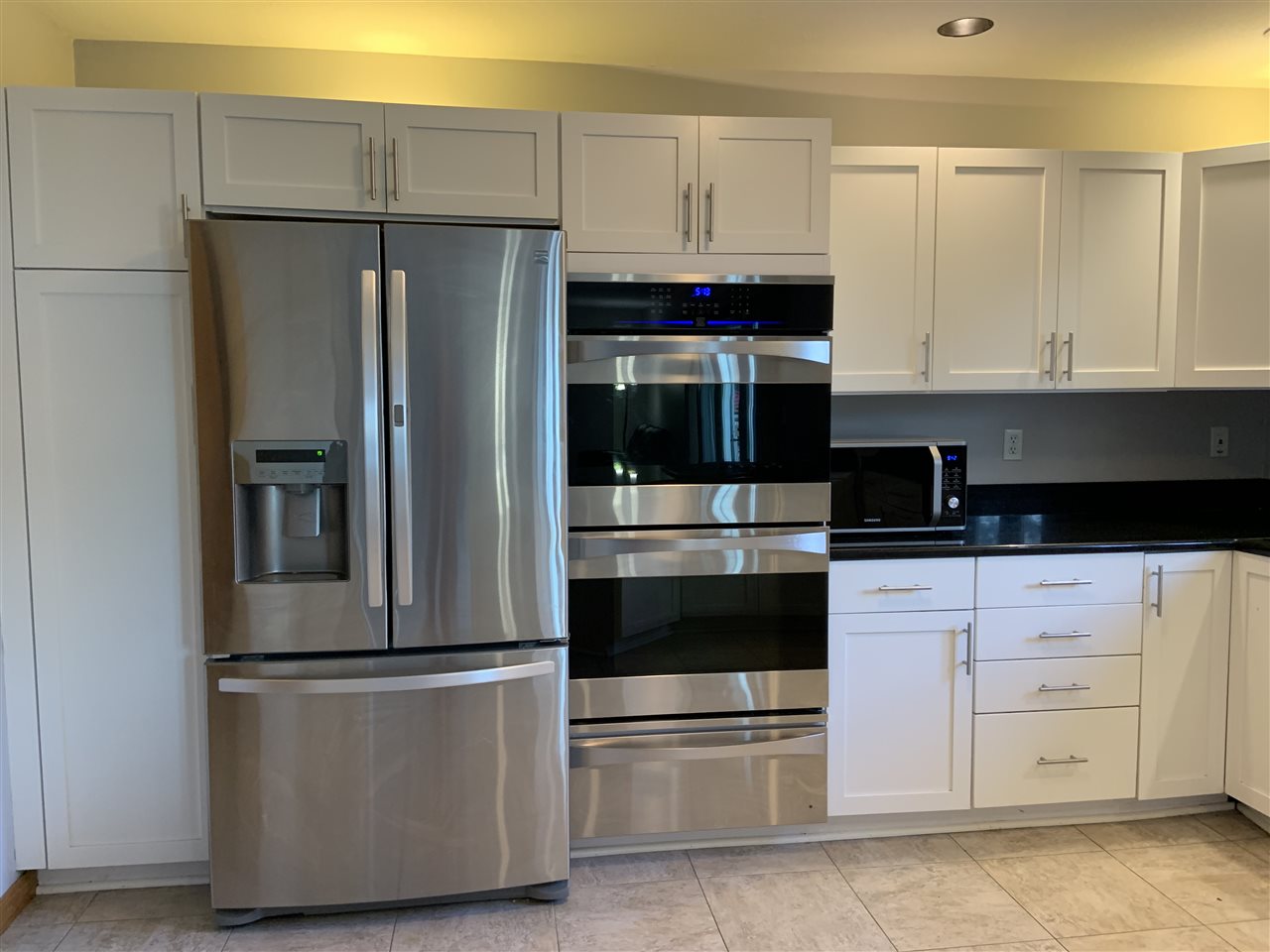 6912 Sentinel Road Rockford, IL 61107 - Photo 14 of 27 a kitchen with stainless steel appliances and refrigerator