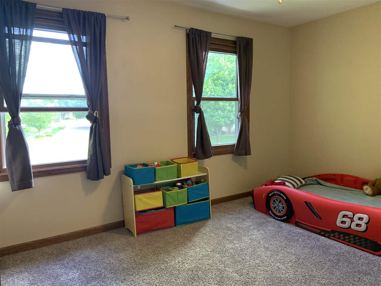 6912 Sentinel Road Rockford, IL 61107 - Photo 24 of 27 a room with a window and bed