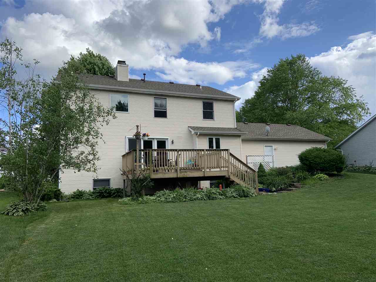 6912 Sentinel Road Rockford, IL 61107 - Photo 3 of 27 a front view of a house with a garden