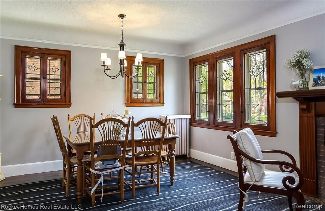 907 Fisher Road Grosse Pointe, MI 48230 - Photo 4 of 19 005-Living_Room-4099693-medium.jpg