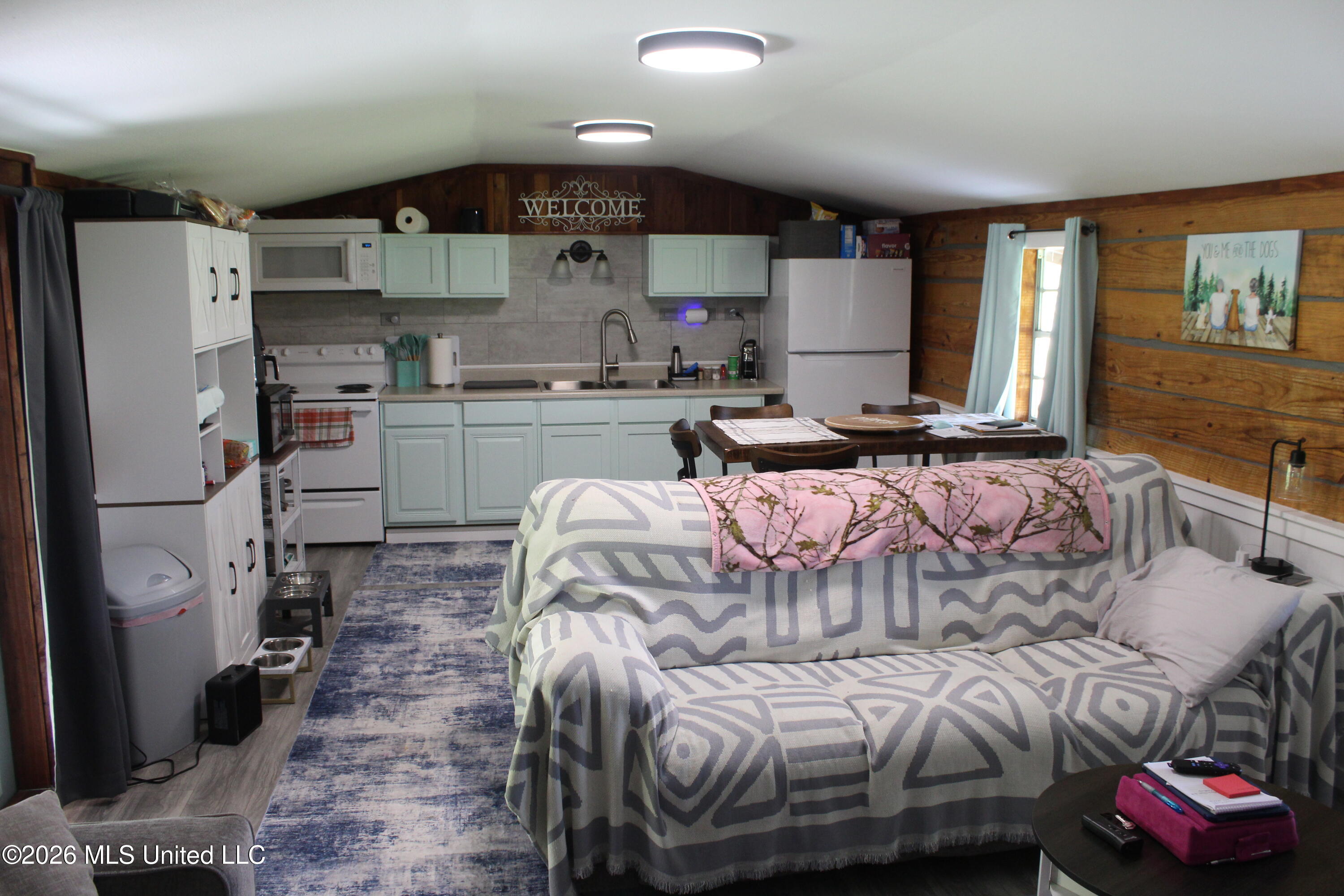 2121 Gene Road (2)