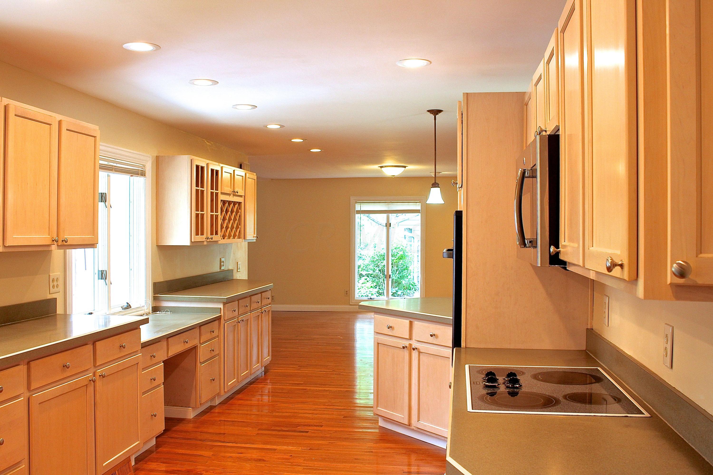 5616 Sinclair Road Columbus, OH 43229 - Photo 7 of 34 Gallery Image 7