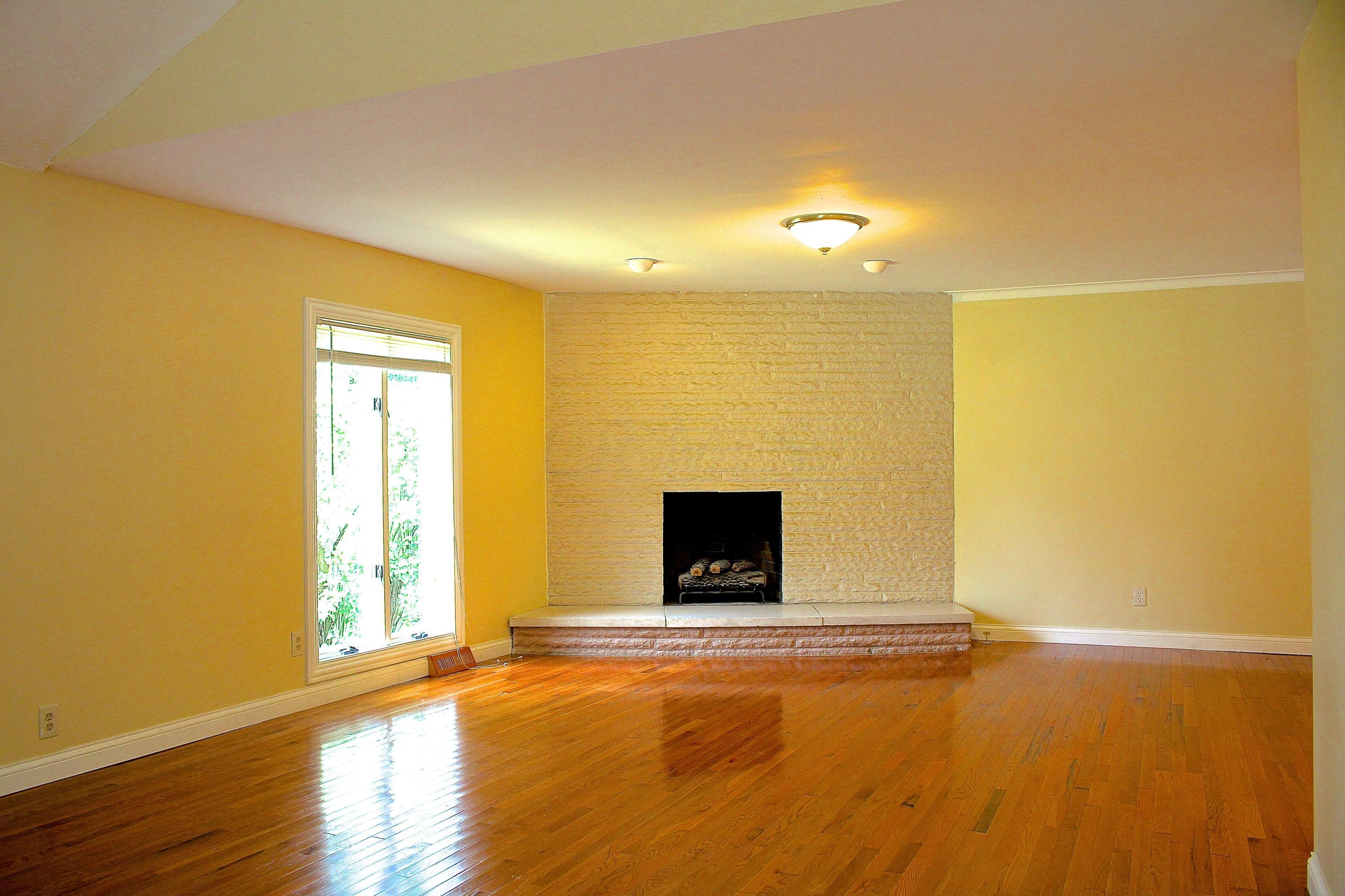 5616 Sinclair Road Columbus, OH 43229 - Photo 8 of 34 Gallery Image 8