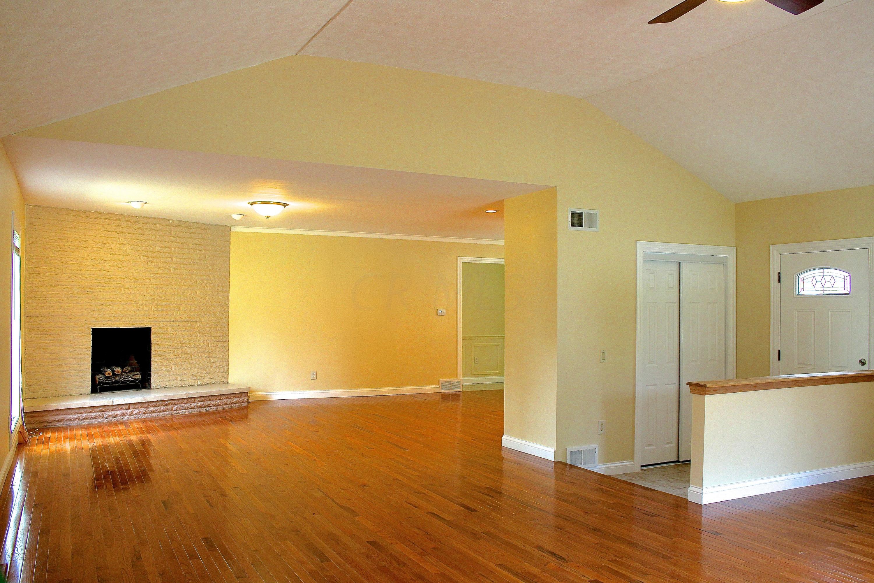 5616 Sinclair Road Columbus, OH 43229 - Photo 9 of 34 Gallery Image 9